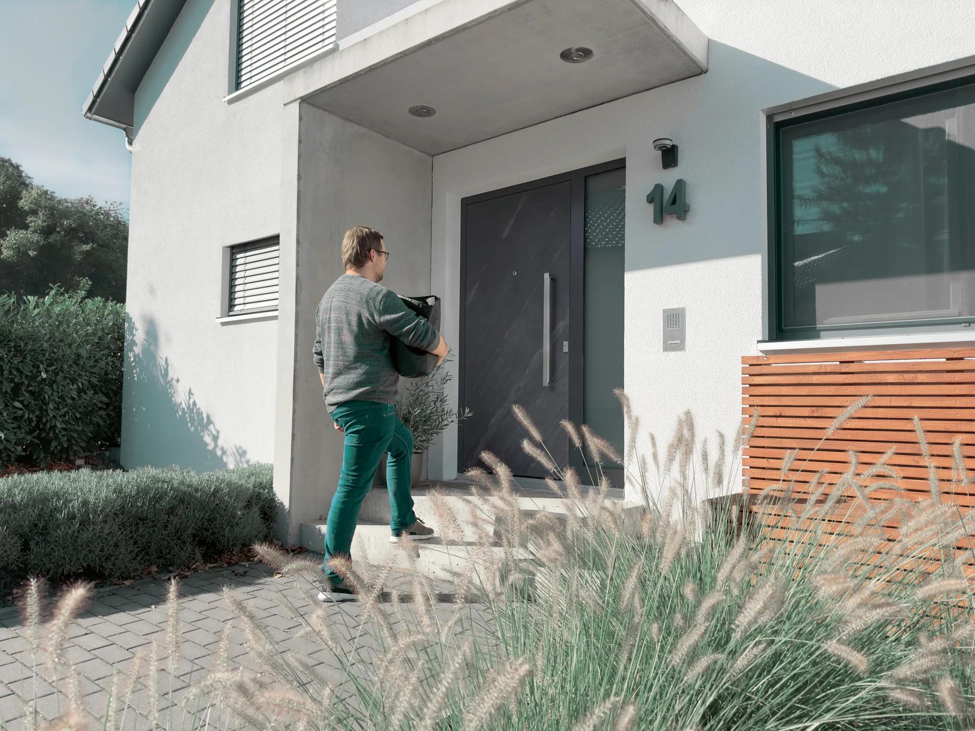 Moderne Aluminium-Haustür von WERU mit höchster Sicherheit und Wärmedämmung